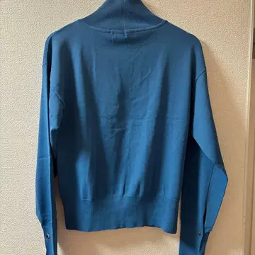 WRAPINKNOT 블루 터틀넥 스웨터 STUDIOS 별주