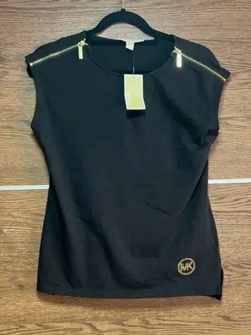 마이클코어스 블랙 슬리브리스