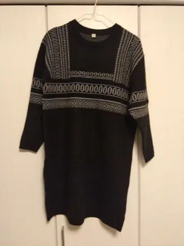 뷰티 앤 유스 블랙 무늬 긴팔 니트 드레스