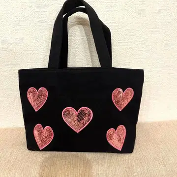 반짝이는 하트 모양 스팽글 장식 토트백