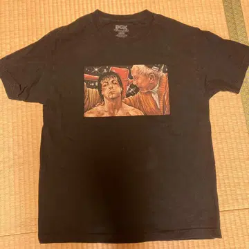 DGK 록키 프린트 T셔츠 L 사이즈