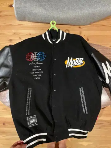 MOBB 바시티 자켓 블랙 가죽 소매