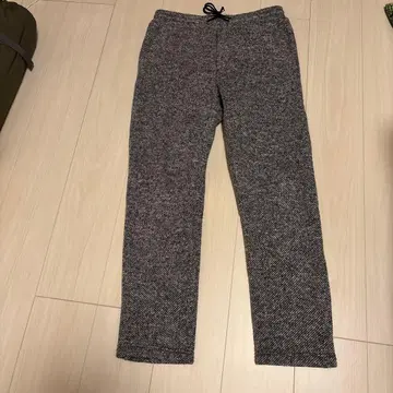 그레이 계열 트위드풍 팬츠