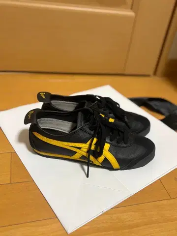 오니츠카타이거 스니커즈