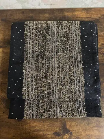 블랙과 금의 스트라이프 후쿠로 오비