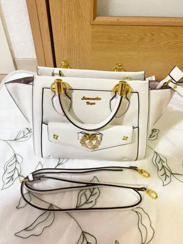 Samantha Vega 숄더백과 미니 파우치 세트 덤 참 포함