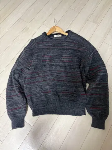 Raffine 그레이 계열 스트라이프 니트 스웨터