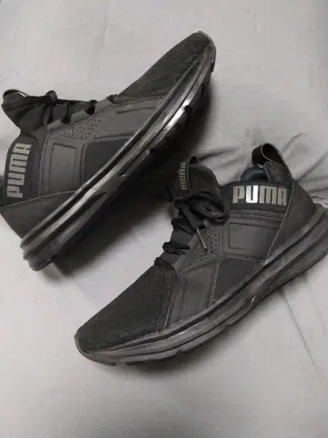 PUMA 블랙 스니커즈 25cm