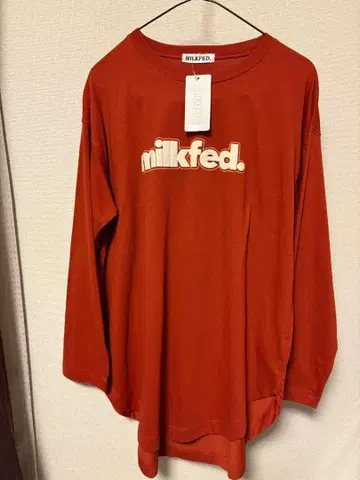 [ 새상품 ] MILKFED. 브라운 레드 긴팔 T셔츠 미사용품