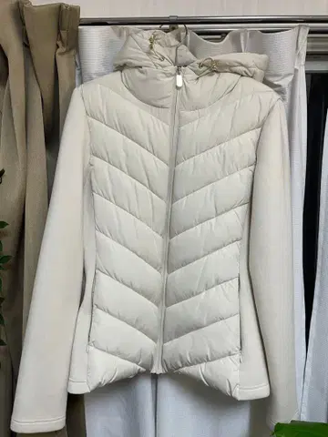 [ 거의 미착용 ] ZARA 화이트 다운 자켓 XL