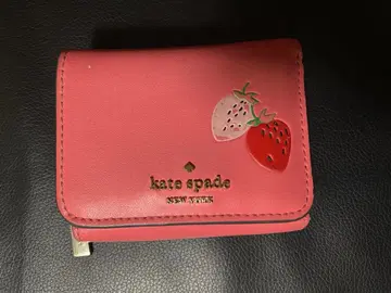 kate spade 딸기 모티브 이단 접이식 지갑