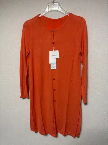 미사용 새상품 택 포함 TABASA 오렌지 컬러 버튼 긴팔 가디건