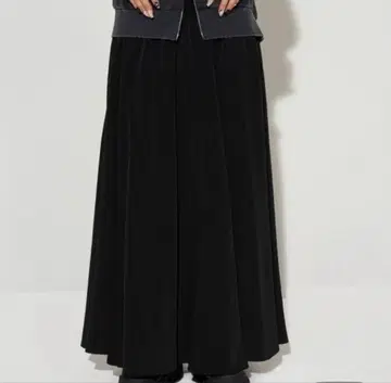 페인트 터치 플레어 스커트 지나시스 미사용 새상품 이번 시즌 신상