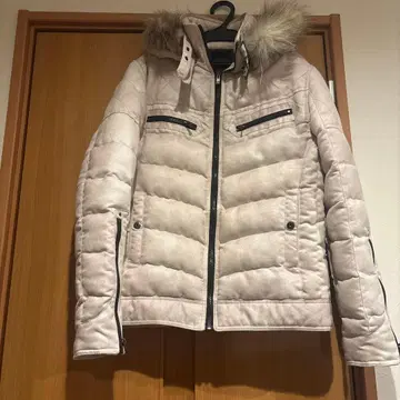 남성용 다운 M 사이즈 화이트 사용 횟수 적음