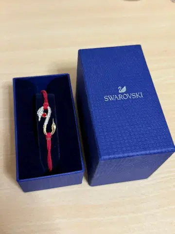 스와로브스키 Swarovski Power 팔찌 레드