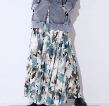 페인트 터치 플레어 스커트 지나시스 미사용 새상품 이번 시즌 신상