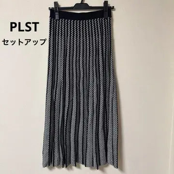 PLST 블랙 크루넥 니트, 스커트 셋업