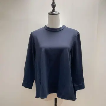 새상품급 북유럽  네이비 M 7부 소매 블라우스