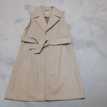 할인 ZARA 베이지 슬리브리스 베스트 벨트 포함 롱 코트 베스트