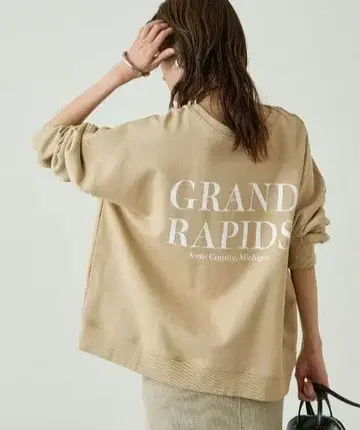 새상품 LOUNGEDRESS(라운지 드레스) 2WAY 로고 맨투맨