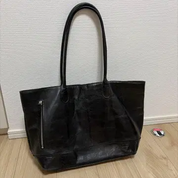 블랙 가죽 토트백 외부 지퍼 포켓 부착