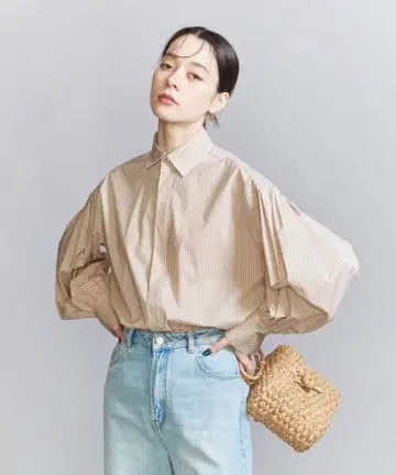 새상품급 뷰티앤유스 볼륨 슬리브 스트라이프 셔츠