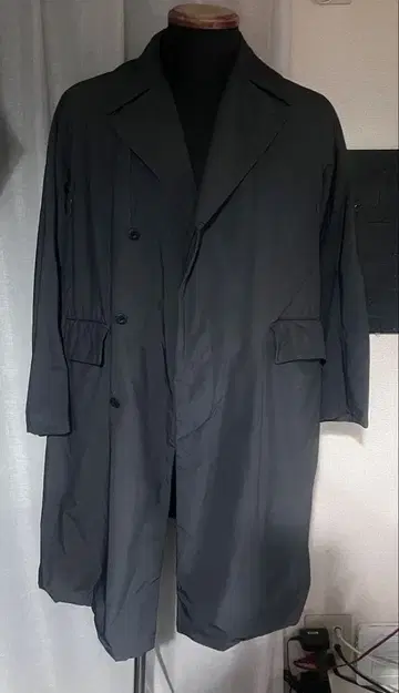 TEATORA 다크 그레이 디바이스 코트