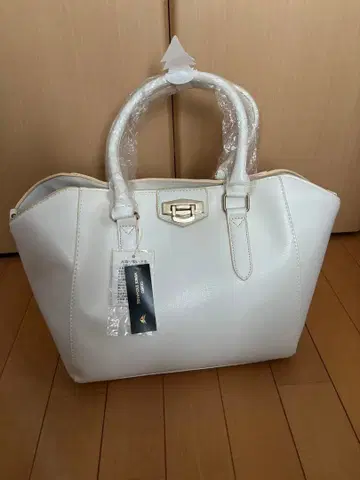 화이트 핸드백 합성 피혁