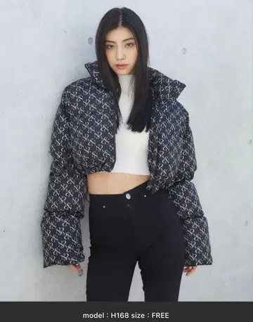 ENVYM 모노그램 자켓 숏 기장 다운