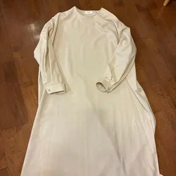 THE RERACS 베이지 긴팔 원피스