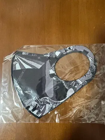 JANTJE_ONTEMBAAR(얀체 온템바르) 오리지널 마스크