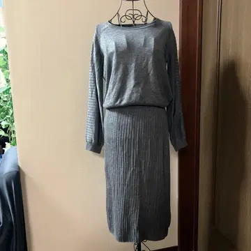 세실 맥비 그레이 니트 셋업