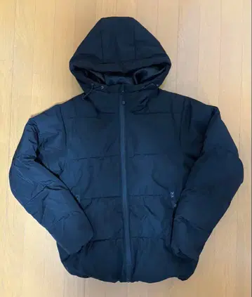 블랙 다운 자켓 짧은 기장 후드 부착