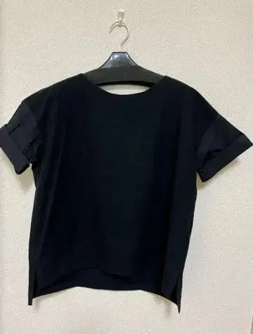 블랙 반팔 셔츠 슬릿 포함