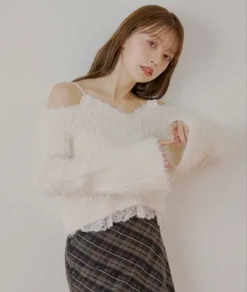 레이스 도킹 샤기 니트