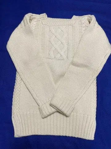 아이보리 케이블 니트 스웨터 긴팔