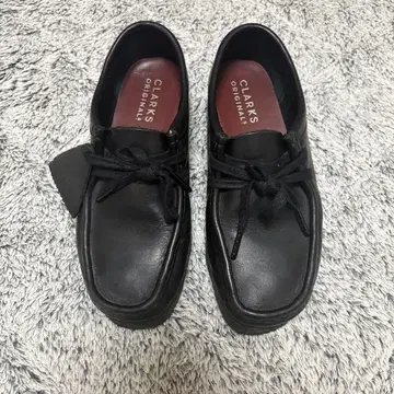 클락스 왈라비 블랙 가죽 23cm