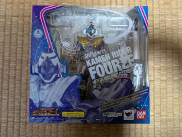 S.H. 피규아트 가면라이더 포제 메테오 나데시코 퓨전 스테이츠