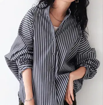 [1회 착용 새상품급] antiqua 스트라이프 셔츠 블랙 프리 사이즈