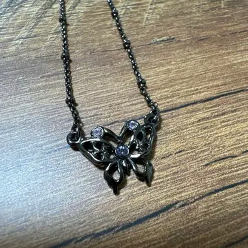 기간 한정 가격 인하 중!! ANNA SUI 나비 모티브 목걸이
