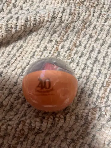 40주년 기념 오렌지 컬러 캡슐 토이