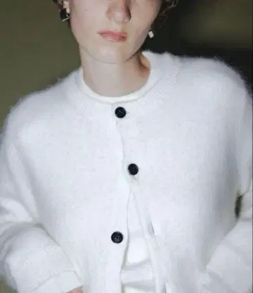 MIESROHE 샤기 컴팩트 가디건 화이트 미스 로에