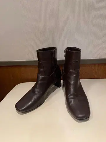 다크 브라운 가죽 숏부츠