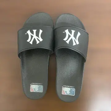 뉴욕 양키스 블랙 샌들