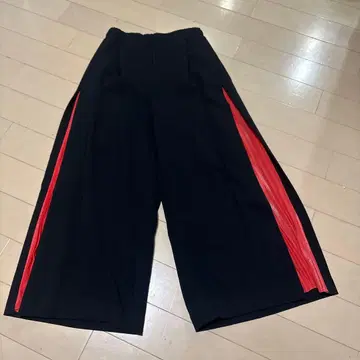 [ UN-SOPHIE ] 블랙 와이드 팬츠 오렌지 플리츠 M~LL