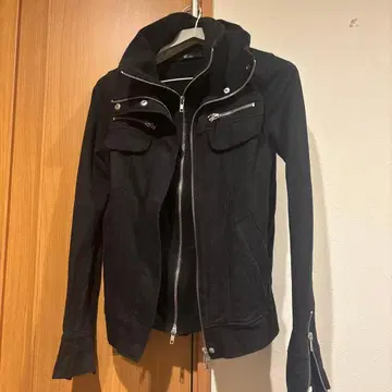 블랙 후드 부착 아우터 자켓 후드티 옷깃 세움