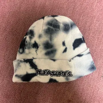 PLEASURES 타이 다이 니트 캡