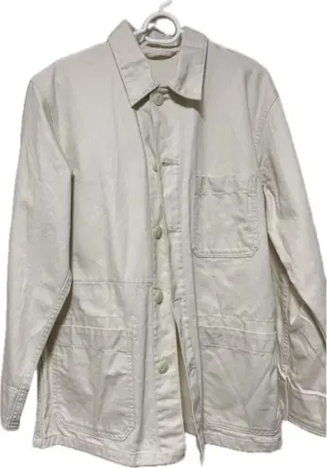 UNIQLO 화이트 자켓 포켓 부착