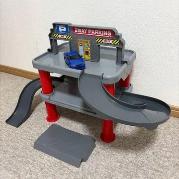 토미카 2WAY로 길~게 놀 수 있는 첫 토미카 주차장 세트