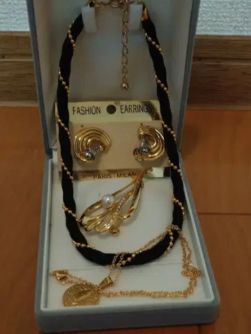 PARIS-MILAN 귀찌 목걸이 브로치 모음 4점 골드
